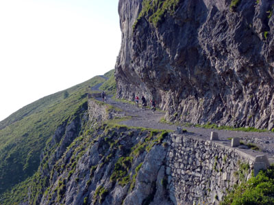 Strada scavata nella roccia dopo il Colle dei Signori